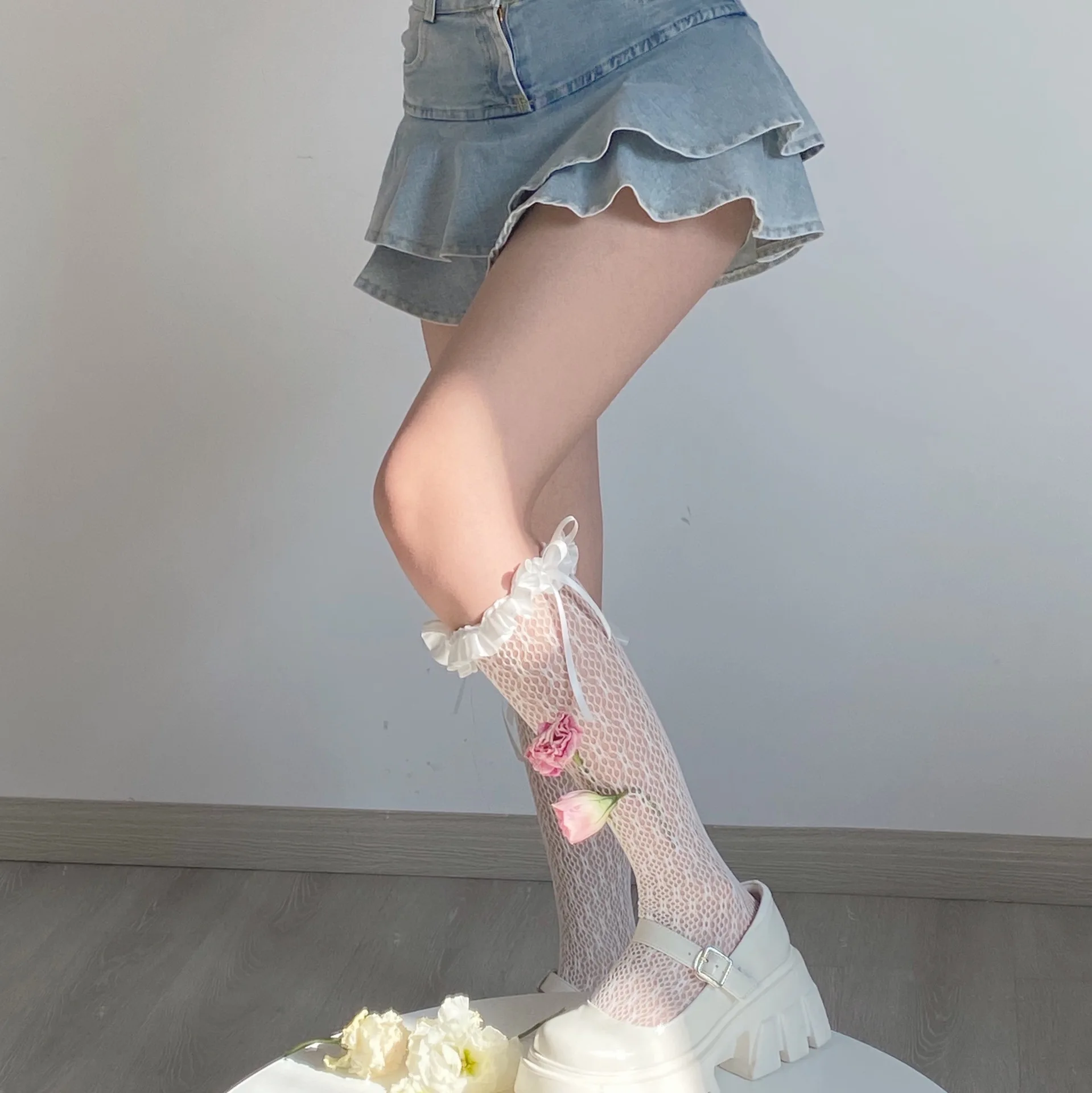 

Summer New French Pastoral Pleated Lace Bow Knot Hollowed-out Lace Fishnet Stockings Middle Tube Calf Socks Sexy Woman Socks Hot