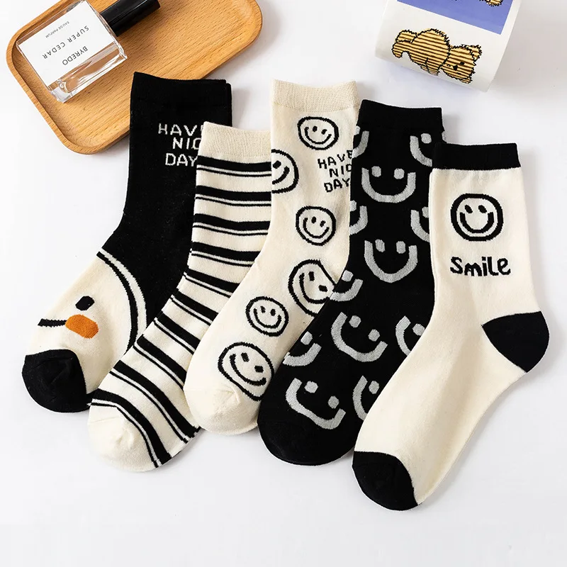 Fashion Striped Socks Women's Middle Tube Socks Cute Autumn and Winter Smiley Student Socks Korean Version of The College Style 
Fashion Striped Socks Women's Middle Tube Socks Cute Autumn and Winter Smiley Student Socks Korean Version of The College Style