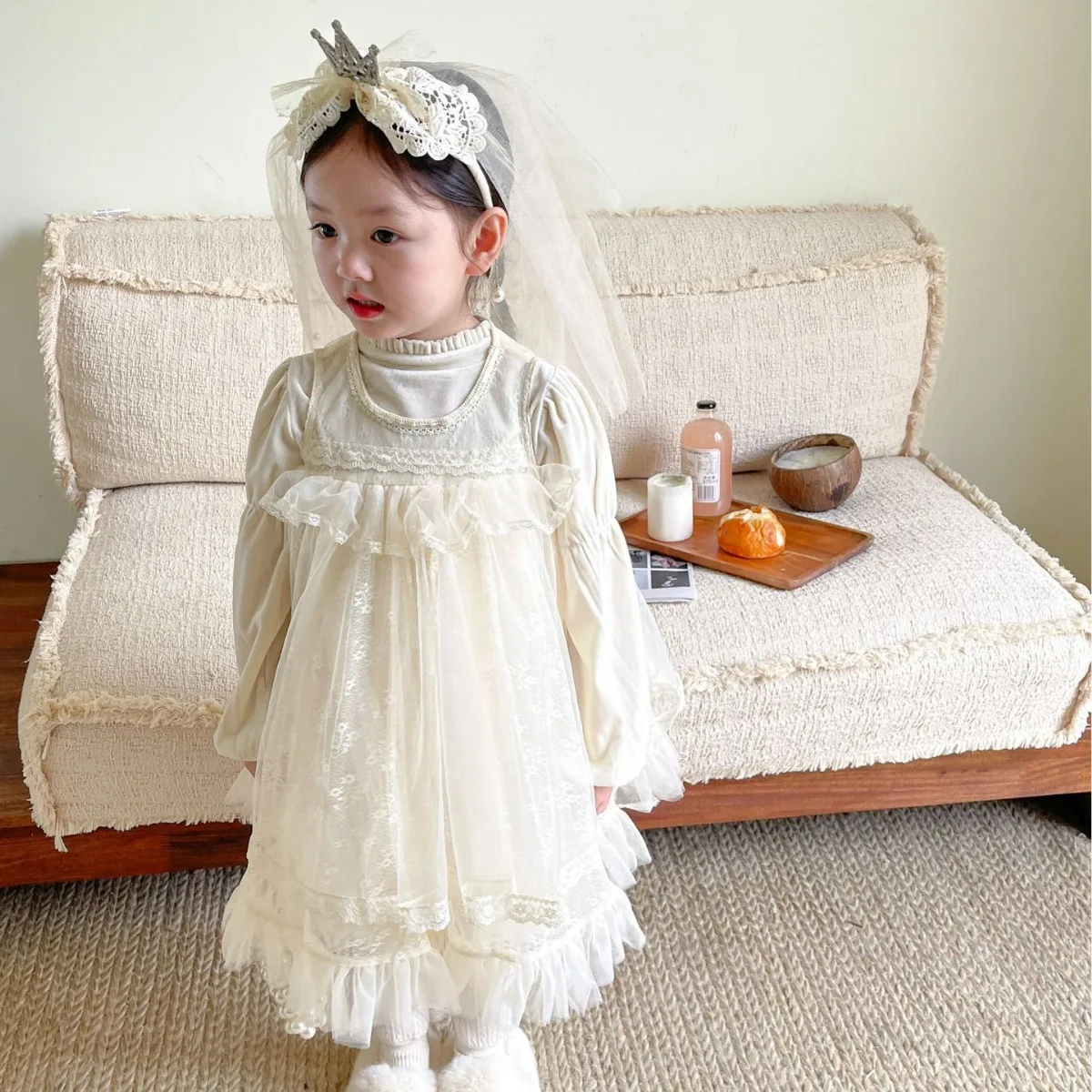 Girl Autumn and Winter Velvet Dress Puffed Sleeve Pearl Birthday Flower Girl Princess Undershirt Dress Hair Hoop Three Piece Set
Girl Autumn and Winter Velvet Dress Puffed Sleeve Pearl Birthday Flower Girl Princess Undershirt Dress Hair Hoop Three Piece Set