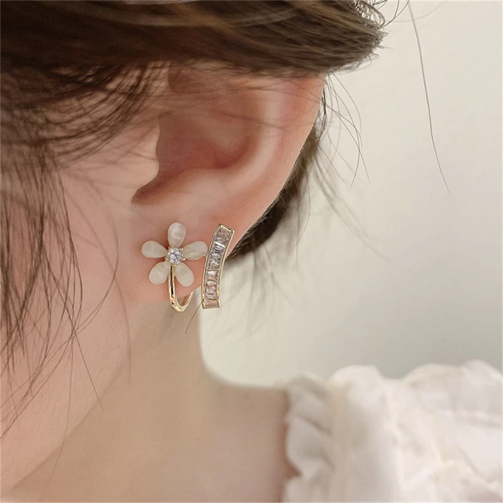 Korean Elegant Opal Flower Earrings For Women Girls Delicate Gold Color Star Crystal Zircon Stud Earrings Aesthetic Jewelry Gift 
Korean Elegant Opal Flower Earrings For Women Girls Delicate Gold Color Star Crystal Zircon Stud Earrings Aesthetic Jewelry Gift