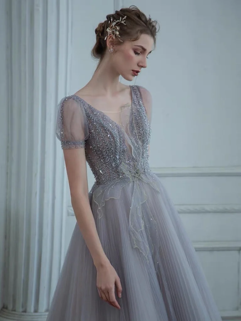 New Gray Prom Dress Short Sleeves V-Neck A-Line Beading Sequined Backless Lace Up Elegant Shiny Celebrity Evening Gown 2023
New Gray Prom Dress Short Sleeves V-Neck A-Line Beading Sequined Backless Lace Up Elegant Shiny Celebrity Evening Gown 2023