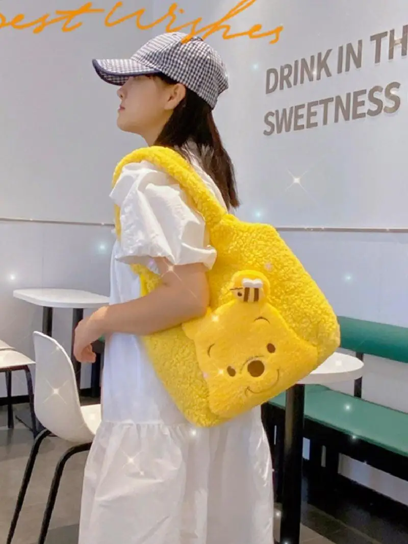 New Disney Plush Bag Large-capacity Cartoon Winnie The Pooh Girls Plush Shoulder Bag Kawaii Shopping Casual Handbag For Girls
New Disney Plush Bag Large-capacity Cartoon Winnie The Pooh Girls Plush Shoulder Bag Kawaii Shopping Casual Handbag For Girls