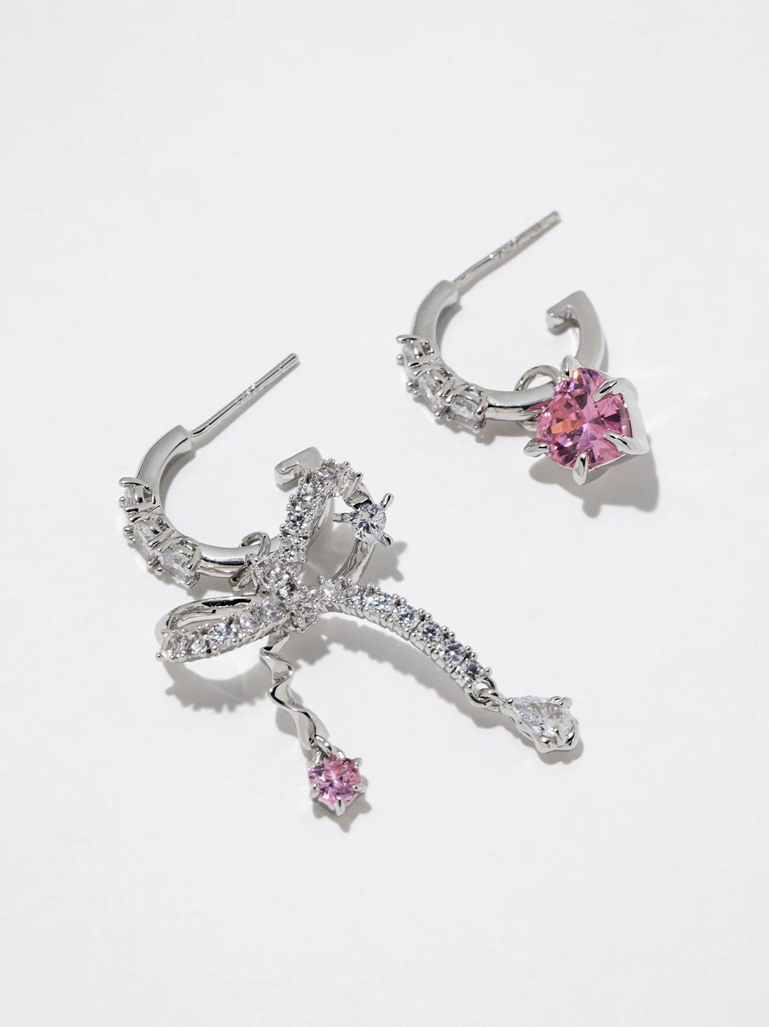 Серьги LONDANY, асимметричные серьги с розовым драгоценным камнем, серьги с бантом из серебра 925 пробы, женские серьги-иглы
Серьги LONDANY, асимметричные серьги с розовым драгоценным камнем, серьги с бантом из серебра 925 пробы, женские серьги-иглы