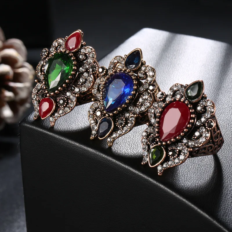 2020 New Fashionable Exquisite Black Crystal Rings For Women Upscale Rhinestones Resins Exquisite Female Jewelry Wholesale
2020 New Fashionable Exquisite Black Crystal Rings For Women Upscale Rhinestones Resins Exquisite Female Jewelry Wholesale