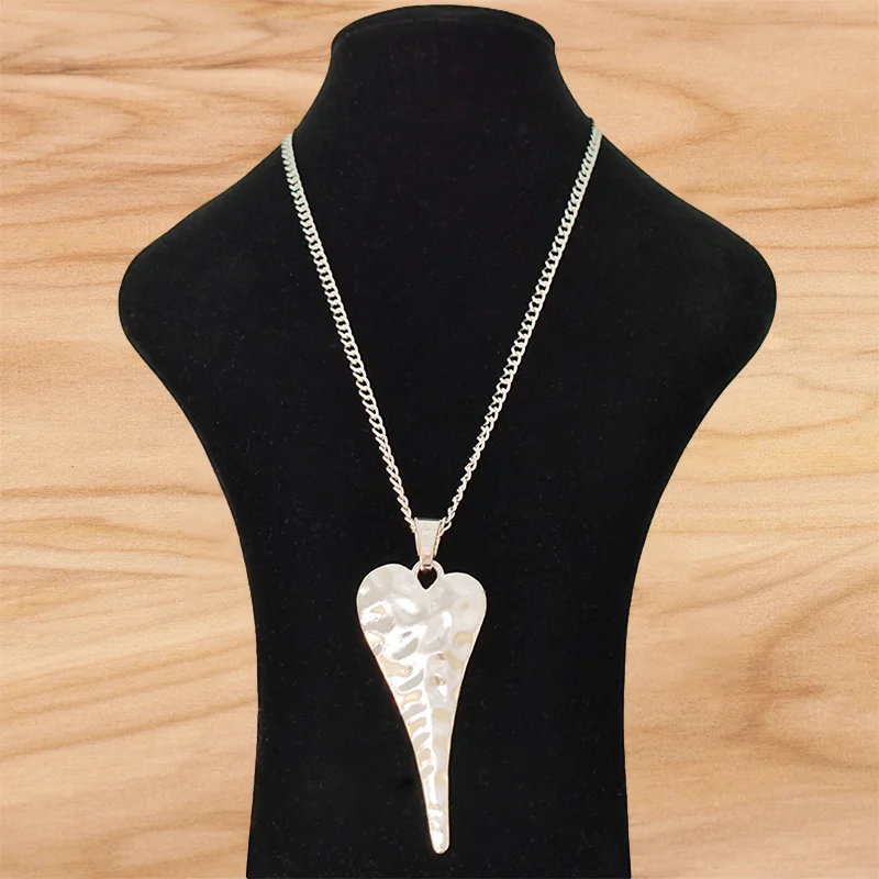 1 Piece Tibetan Silver Large Hammered Heart Pendant Necklace Jewelry on Long Link Chain Lagenlook 34"
1 Piece Tibetan Silver Large Hammered Heart Pendant Necklace Jewelry on Long Link Chain Lagenlook 34"