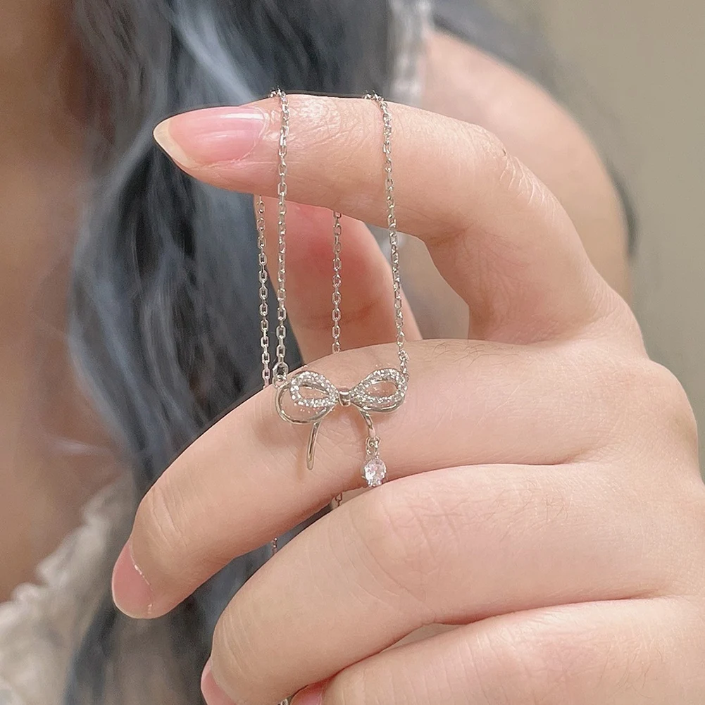 2022 New Shiny Bow Necklace Ladies Exquisite Silver Colored Clavicle Chain Necklace Jewelry for Ladies Gift For Birthday Wedding
2022 New Shiny Bow Necklace Ladies Exquisite Silver Colored Clavicle Chain Necklace Jewelry for Ladies Gift For Birthday Wedding