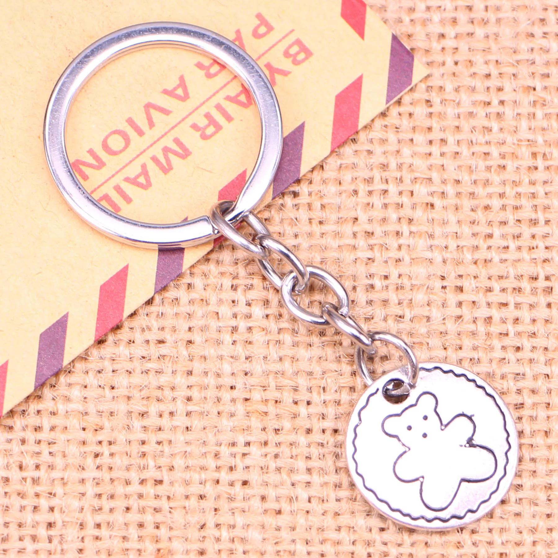 20pcs New Fashion Keychain 18mm circle bear Pendants DIY Men Jewelry Car Key Chain Ring Holder Souvenir For Gift
20pcs New Fashion Keychain 18mm circle bear Pendants DIY Men Jewelry Car Key Chain Ring Holder Souvenir For Gift