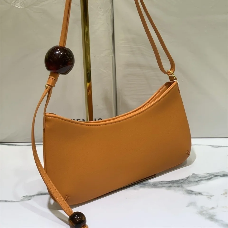 Jacquemus Le Bisou Perle Shoulder Bag 2023 Luxury French Design Women's Totes Bag Brand Solid Color Ladies Cross Body Bags
Jacquemus Le Bisou Perle Shoulder Bag 2023 Luxury French Design Women's Totes Bag Brand Solid Color Ladies Cross Body Bags