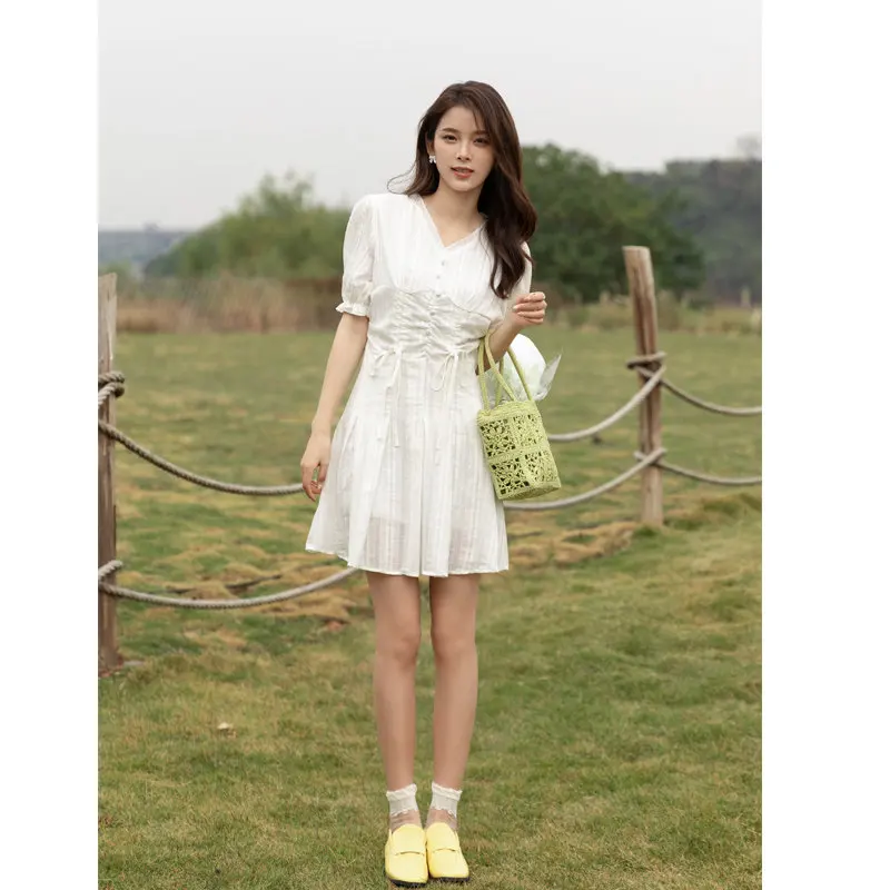 Korean Fashion A-line Women Summer Vestidos Small Knee Length Sweet White Color Teen Girl Dress V-neck Ruched Draw String Dress
Korean Fashion A-line Women Summer Vestidos Small Knee Length Sweet White Color Teen Girl Dress V-neck Ruched Draw String Dress