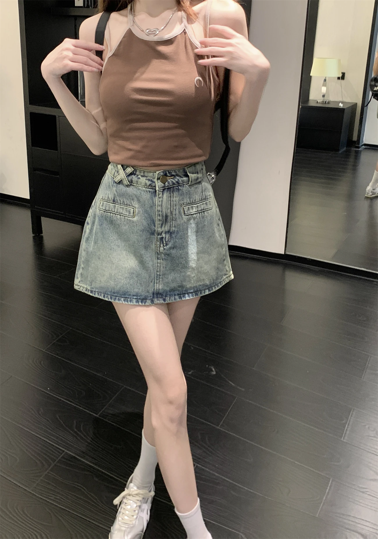 GGB4011 Korean High Waist A-line Denim Skirt 2023 New Fashion Versatile Slim and Anti Shining Short Skirt ins
GGB4011 Korean High Waist A-line Denim Skirt 2023 New Fashion Versatile Slim and Anti Shining Short Skirt ins