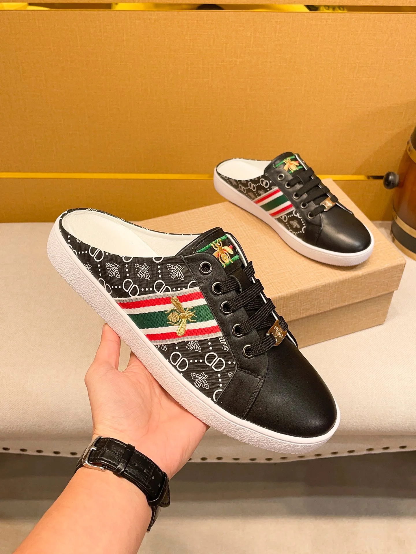 Italy European quality Men's fashion Genuine leather Sports sandal classic Casual shoes sneakers Running shoes
Italy European quality Men's fashion Genuine leather Sports sandal classic Casual shoes sneakers Running shoes
