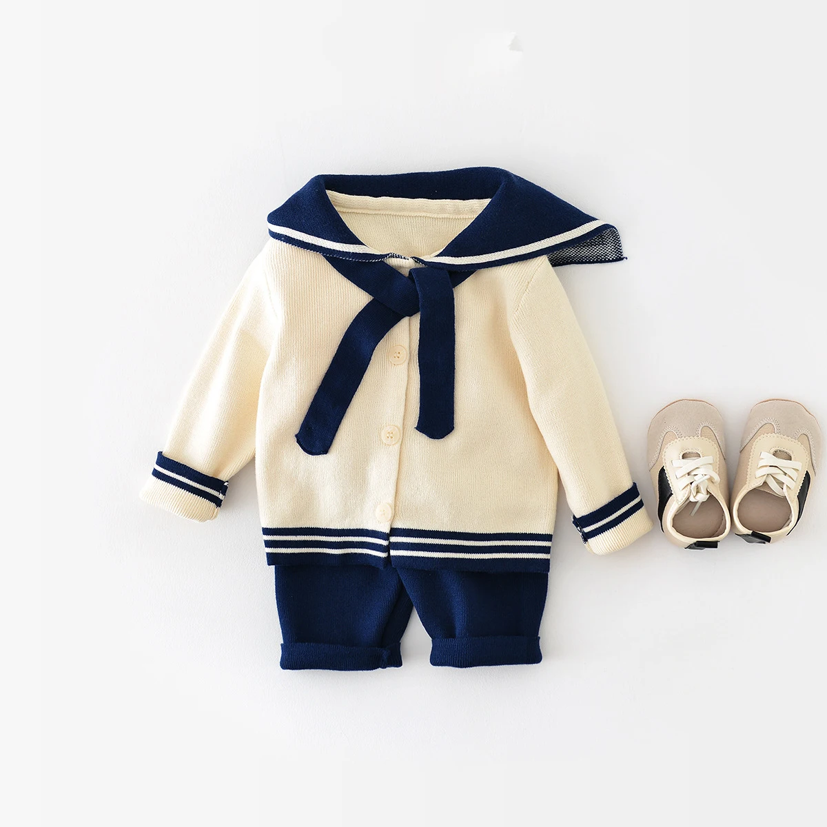 Детский трикотажный кардиган с воротником, теплые брюки
Детский трикотажный кардиган с воротником, теплые брюки