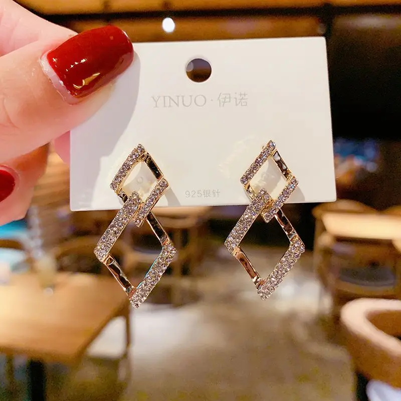 Geometric Metal Earrings for Women Jewelry Gift Dangle Rhombus Earrings Femme Cold Fashion Korean Diamonds Women's Earrings Gift
Geometric Metal Earrings for Women Jewelry Gift Dangle Rhombus Earrings Femme Cold Fashion Korean Diamonds Women's Earrings Gift