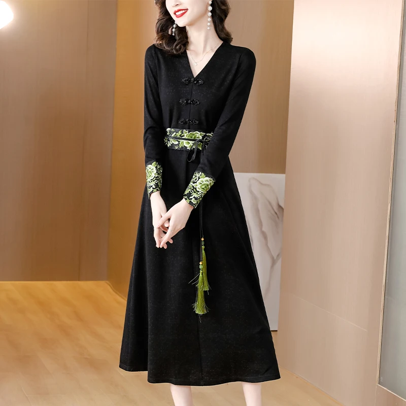 2022 Autumn Silk Embroidered Long Cheongsam Lace Edge Chinese Traditional Style Evening Dresses Ceremony Qipao Dress for Women
2022 Autumn Silk Embroidered Long Cheongsam Lace Edge Chinese Traditional Style Evening Dresses Ceremony Qipao Dress for Women