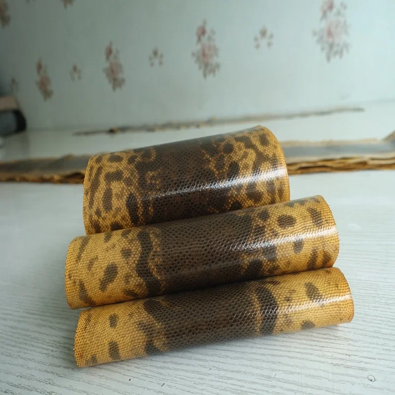 Yellow oil wax color pattern sand snake skin width 16-20CM handmade genuine leather
Yellow oil wax color pattern sand snake skin width 16-20CM handmade genuine leather