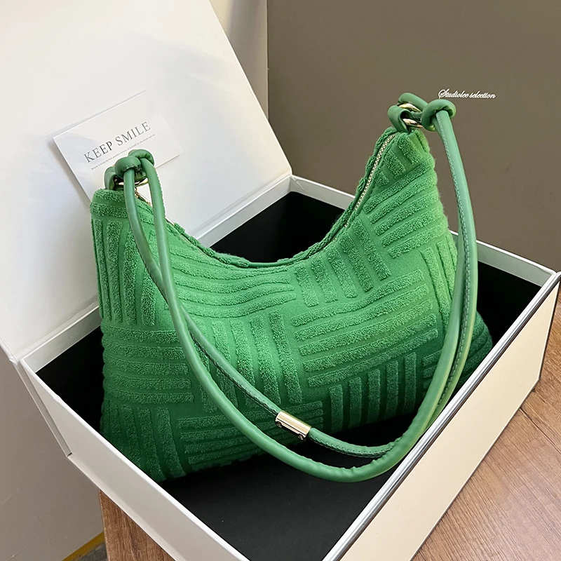 2022 Winter Small Soft Underarm Crossbody Side Shoulder Bag for Women Pleated Pouch Handbags and Purses Luxury Brand Designer
2022 Winter Small Soft Underarm Crossbody Side Shoulder Bag for Women Pleated Pouch Handbags and Purses Luxury Brand Designer