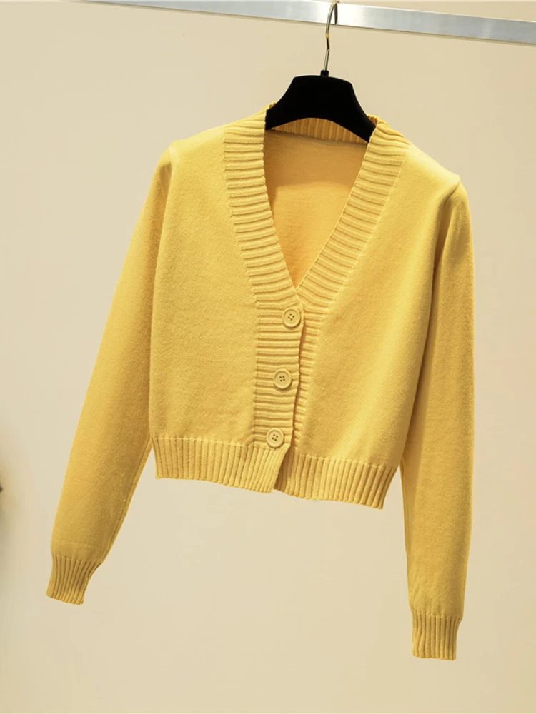 Women's Knitted Sweater Fashion V-neck Long Sleeved Single Breasted Short Cardigan Korean Version Solid Color Office Top Autumn
Women's Knitted Sweater Fashion V-neck Long Sleeved Single Breasted Short Cardigan Korean Version Solid Color Office Top Autumn