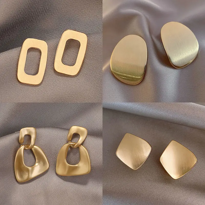 Vintage Geometric Classic Copper Alloy Smooth Metal Hoop Earrings For Women Gold Color Korean Jewelry Temperament Girl's Daily
Vintage Geometric Classic Copper Alloy Smooth Metal Hoop Earrings For Women Gold Color Korean Jewelry Temperament Girl's Daily