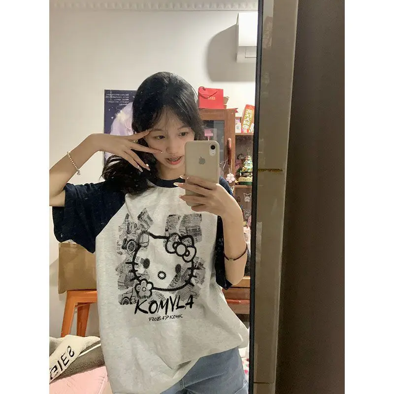 Новинка, летняя Милая футболка с коротким рукавом Sanrio Hellokitty Y2K, свободная футболка с круглым вырезом для студентов, топы для пар
Новинка, летняя Милая футболка с коротким рукавом Sanrio Hellokitty Y2K, свободная футболка с круглым вырезом для студентов, топы для пар