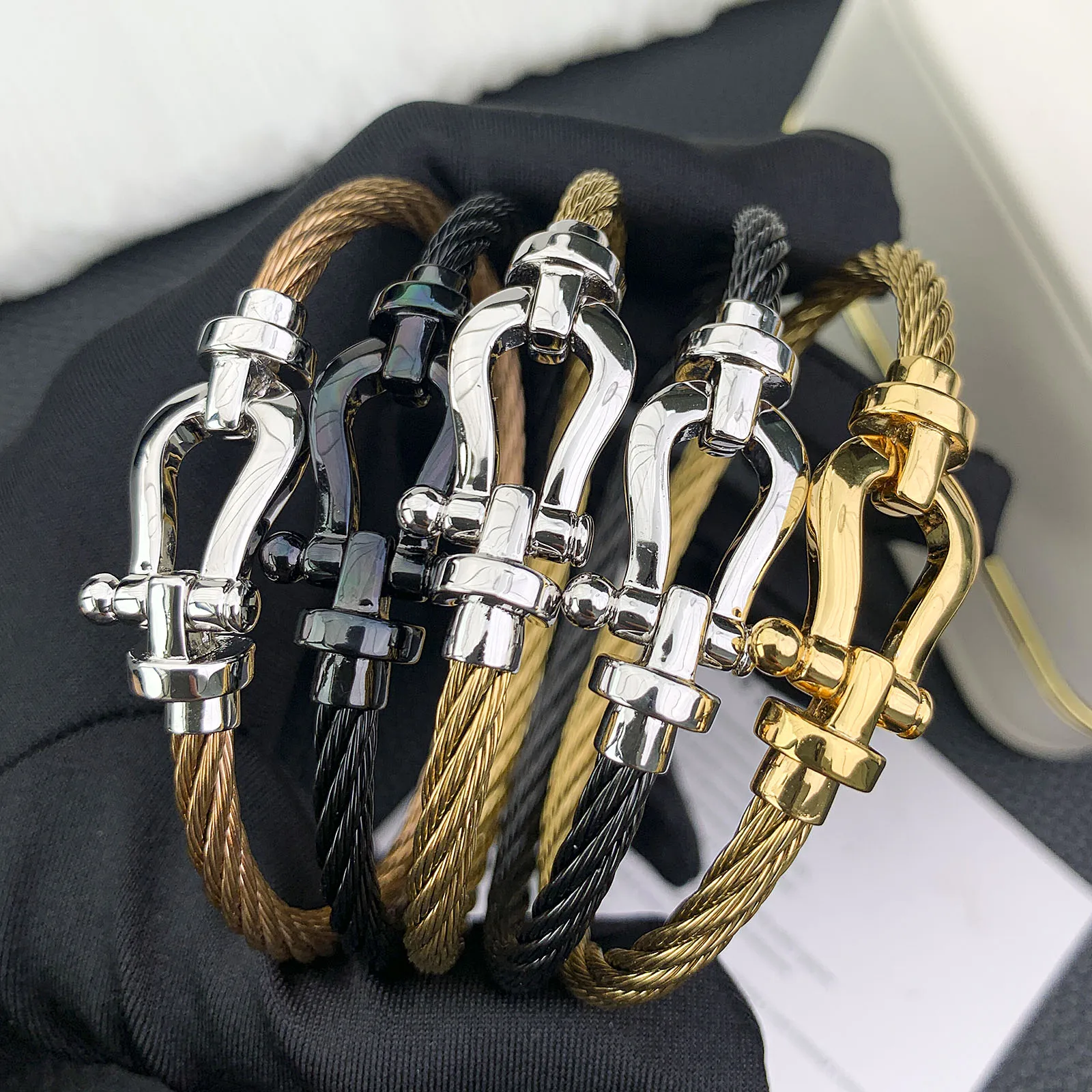 Top Button bracelet for women 2023 summer new in bangles for women Fashion Light Luxury Mass jewelry free shipping items
Top Button bracelet for women 2023 summer new in bangles for women Fashion Light Luxury Mass jewelry free shipping items