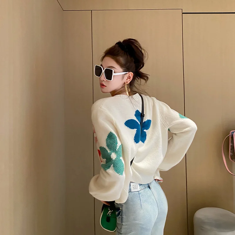 Xiaojing Family's Same Early Autumn French Versatile Slim Fit Long Sleeve Flower Knitted Cardigan Short Coat Top Female
Xiaojing Family's Same Early Autumn French Versatile Slim Fit Long Sleeve Flower Knitted Cardigan Short Coat Top Female