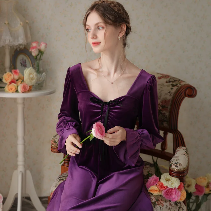 Sleepwear Palace Style Velvet Nightgown Autumn Female Long Nightdress Vintage Elegant Loose Square Neck Bathrobe Home Dress
Sleepwear Palace Style Velvet Nightgown Autumn Female Long Nightdress Vintage Elegant Loose Square Neck Bathrobe Home Dress