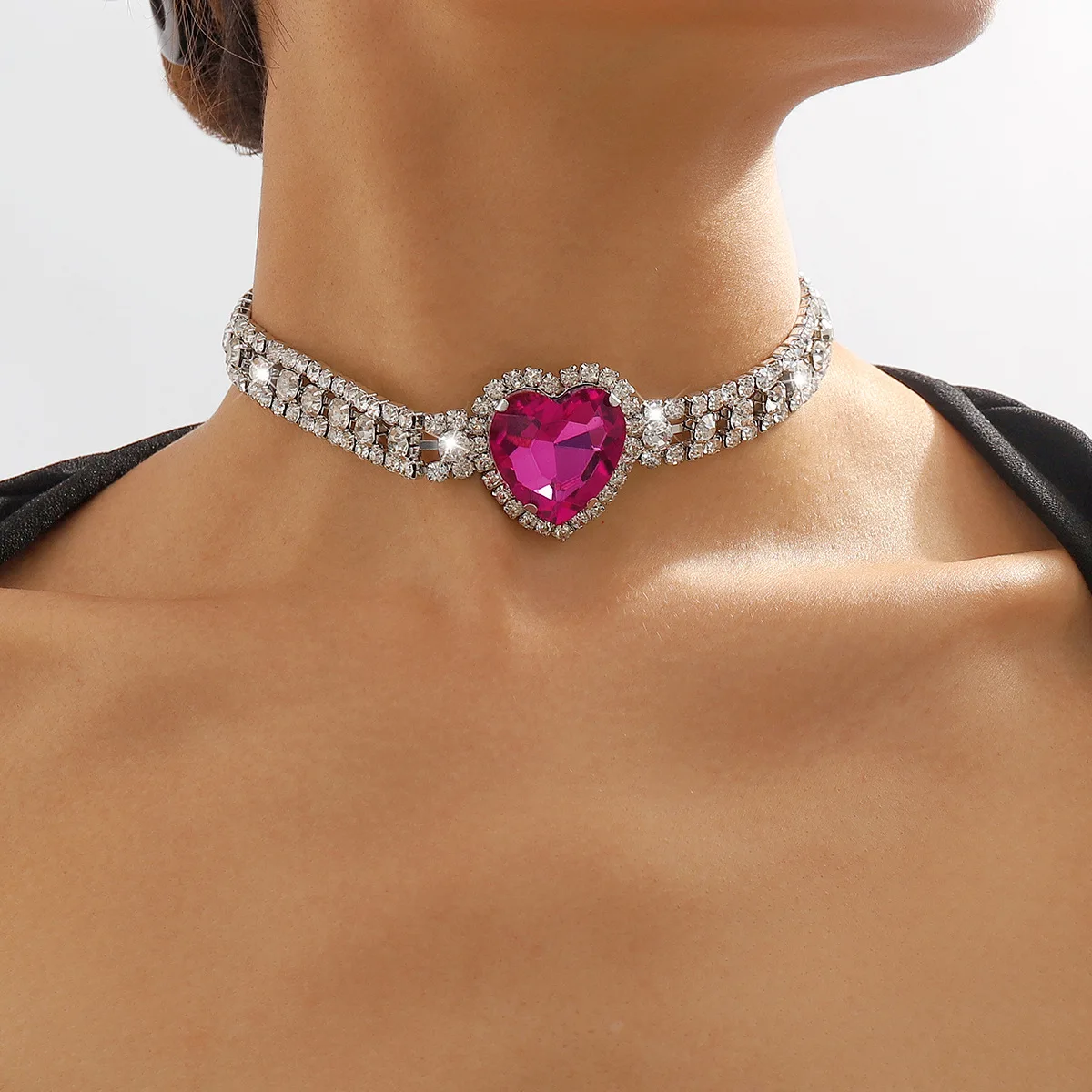 Luxury Charm Jewellery Exaggerated Cubic Zirconia Necklace Exquisite Heart Necklaces for Women Trendy Jewelry Vintage Neck Chain
Luxury Charm Jewellery Exaggerated Cubic Zirconia Necklace Exquisite Heart Necklaces for Women Trendy Jewelry Vintage Neck Chain