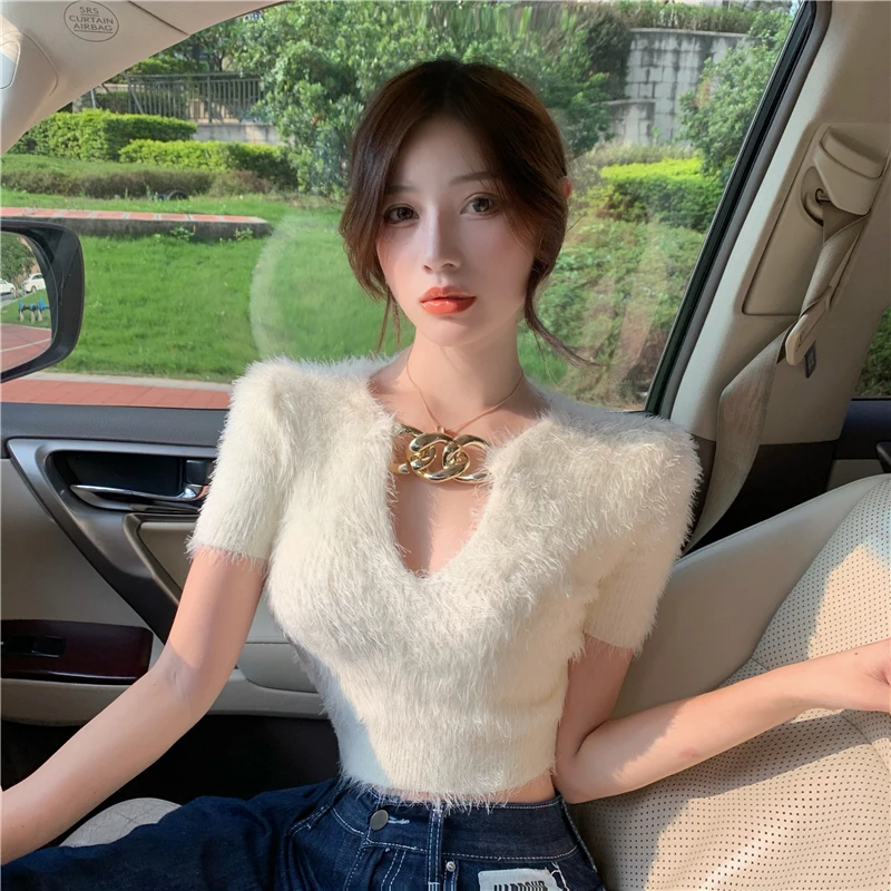 Autumn New Style Sexy Korean Chic White V Neck Short Sleeve Woman Tshirts Chain Design Outerwear Slim Short All-match Crop Top
Autumn New Style Sexy Korean Chic White V Neck Short Sleeve Woman Tshirts Chain Design Outerwear Slim Short All-match Crop Top