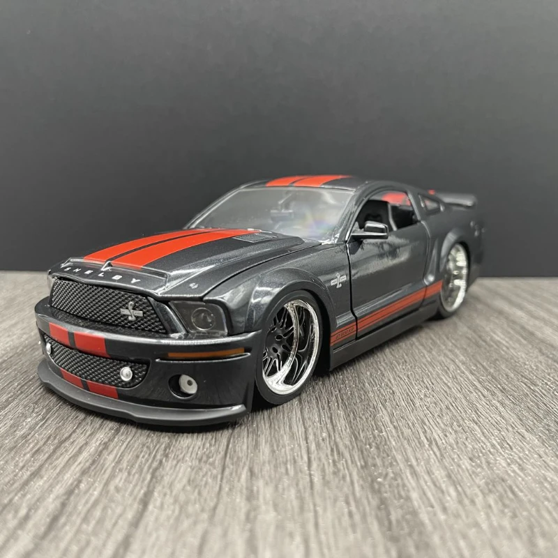 Модель автомобиля Форд Shelby Cobra GT 500KR, 1:24, 2008, из металлического сплава
Модель автомобиля Форд Shelby Cobra GT 500KR, 1:24, 2008, из металлического сплава