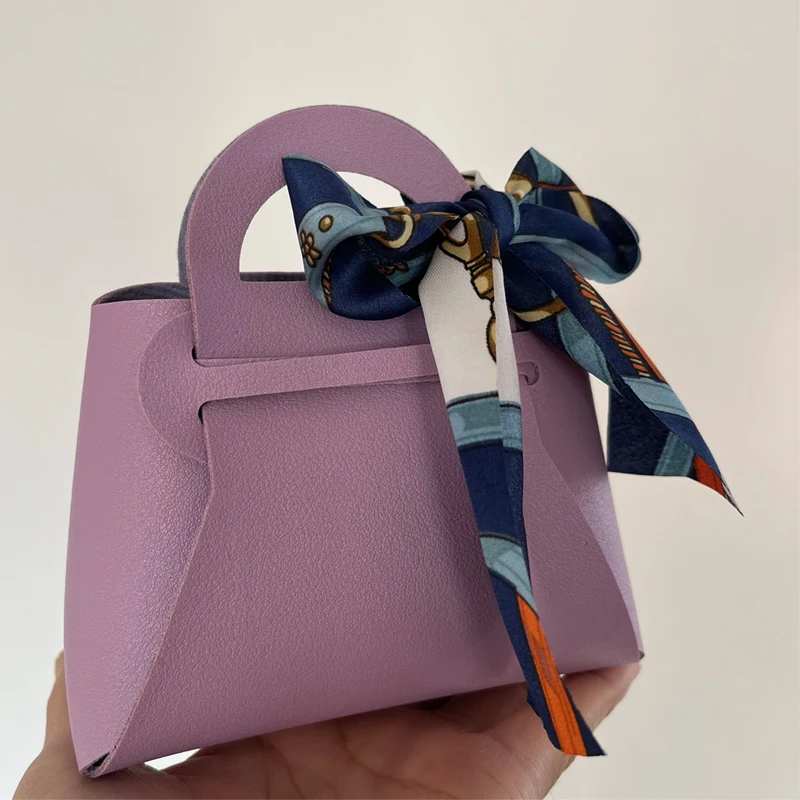 Набор кожаных сумок с шарфами от ontnka
Набор кожаных сумок с шарфами от ontnka