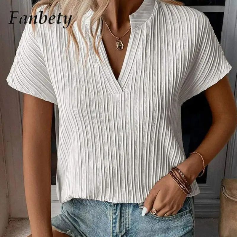 Женская блузка с глубоким V-образным вырезом и коротким рукавом 
Женская блузка с глубоким V-образным вырезом и коротким рукавом