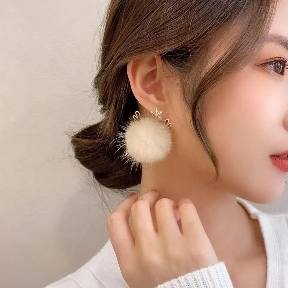 Classic Ball Earrings Vintage Imitated Mink Hair Delicate Ball Earrings Long Earrings Plush Earrings 1 Pair
Classic Ball Earrings Vintage Imitated Mink Hair Delicate Ball Earrings Long Earrings Plush Earrings 1 Pair