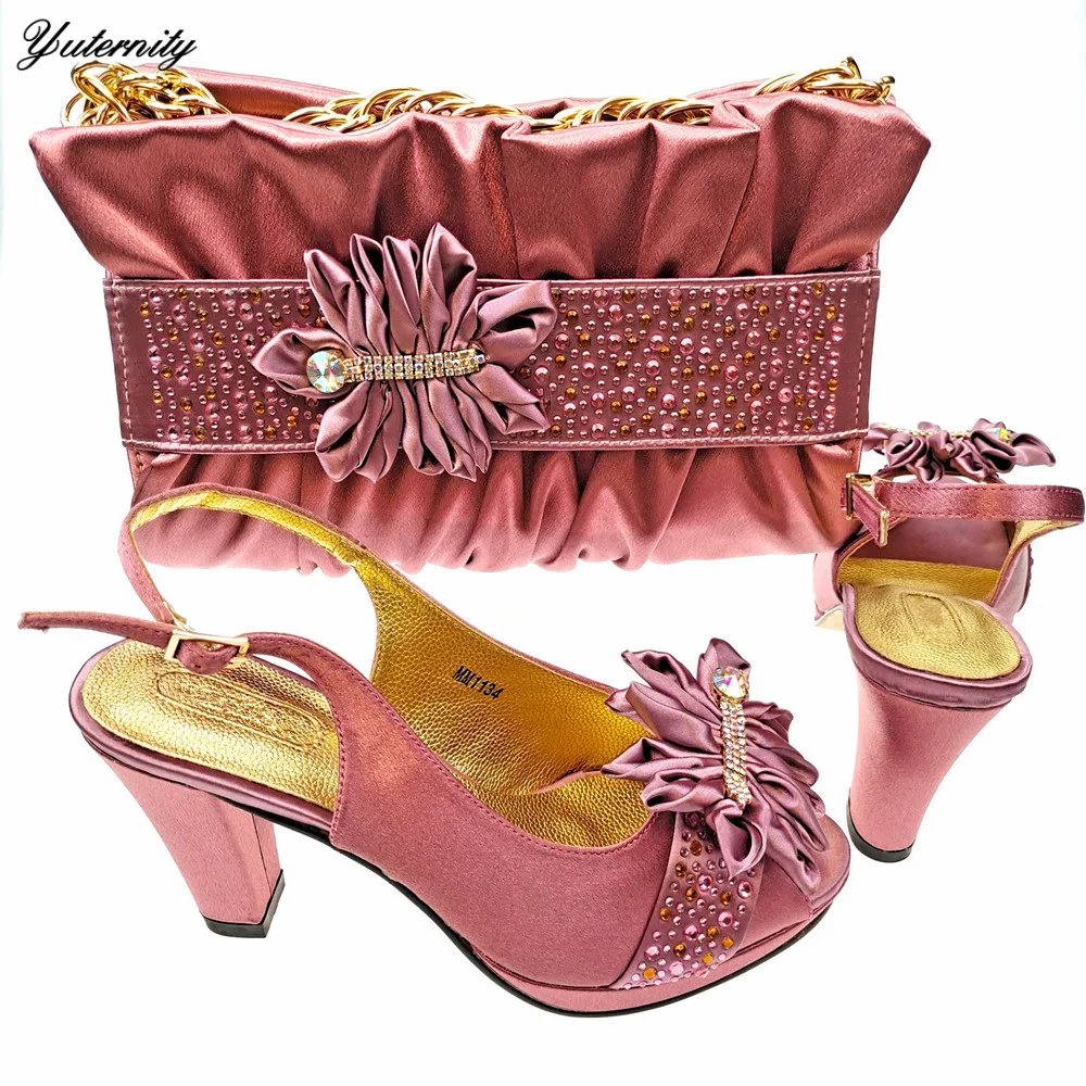 Latest Italian Decorated And Rhinestone Sandal Shoes With Matching Bag Set African Summer Women High Heels Shoes And Bag Set
Latest Italian Decorated And Rhinestone Sandal Shoes With Matching Bag Set African Summer Women High Heels Shoes And Bag Set