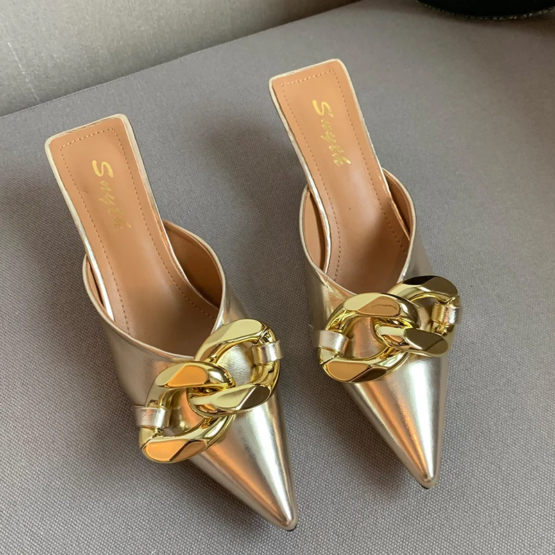 New Ladies High Heels 2022 Silver Female Pumps Mules Metal Decoration Women Sandals Pointed Toe Sexy Party Fashion Shoes Mules
New Ladies High Heels 2022 Silver Female Pumps Mules Metal Decoration Women Sandals Pointed Toe Sexy Party Fashion Shoes Mules