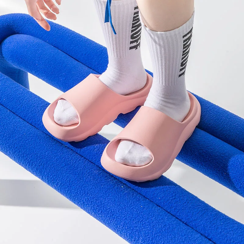 Women Summer Slippers Thick Bottom Outer Wear Casual Sandals Trend Men's Non-slip Indoor Home Slippers Couple Soft Bottom Flats
Women Summer Slippers Thick Bottom Outer Wear Casual Sandals Trend Men's Non-slip Indoor Home Slippers Couple Soft Bottom Flats