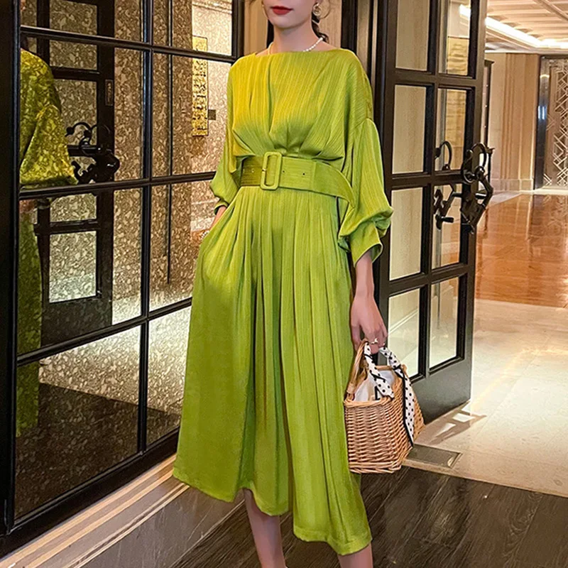 French temperament ladies elegant style 2022 autumn round neck long-sleeved belt waist design long solid color dress
French temperament ladies elegant style 2022 autumn round neck long-sleeved belt waist design long solid color dress