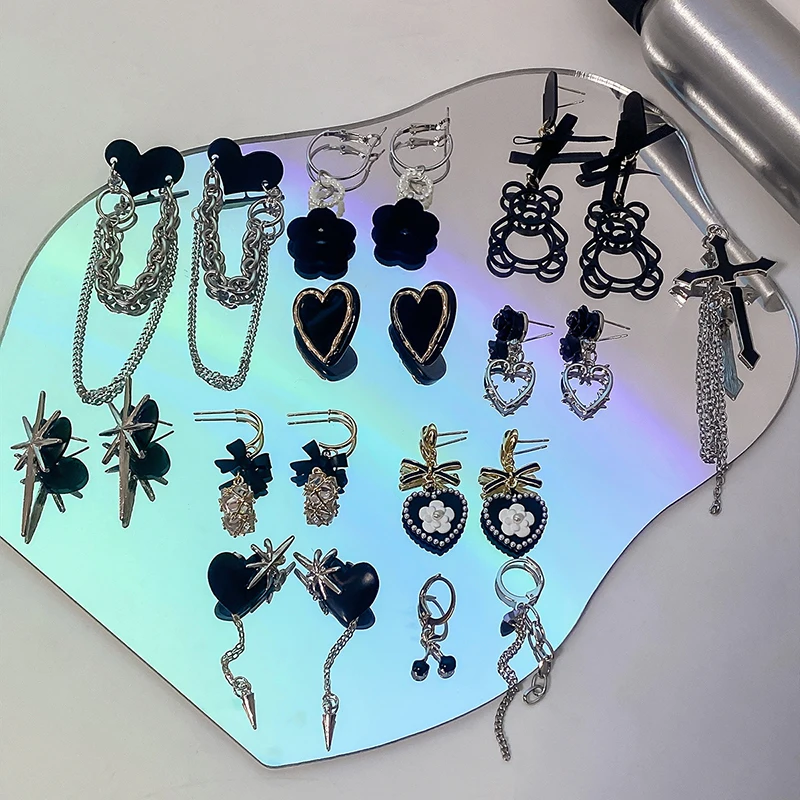 Black Gothic Punk Heart Drop Earrings For Women Metal Tassel Thorn Flower Earrings 2022 New Fashion Vintage Hip Hop Jewelry
Black Gothic Punk Heart Drop Earrings For Women Metal Tassel Thorn Flower Earrings 2022 New Fashion Vintage Hip Hop Jewelry