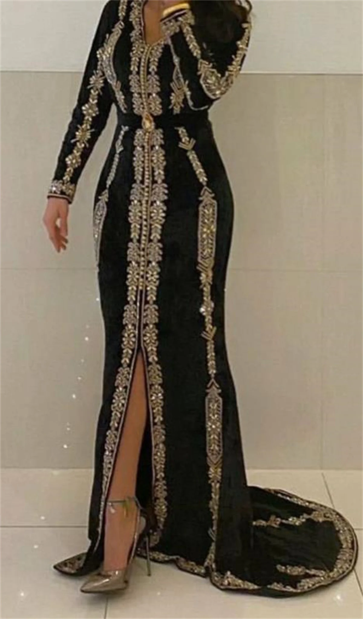 Wedding Dress V-Neck Long Sleeves Gold Appliqué Lace Belt Pearl Crystal Black Elegant Muslim Evening Dress Moroccan Tight Robe
Wedding Dress V-Neck Long Sleeves Gold Appliqué Lace Belt Pearl Crystal Black Elegant Muslim Evening Dress Moroccan Tight Robe