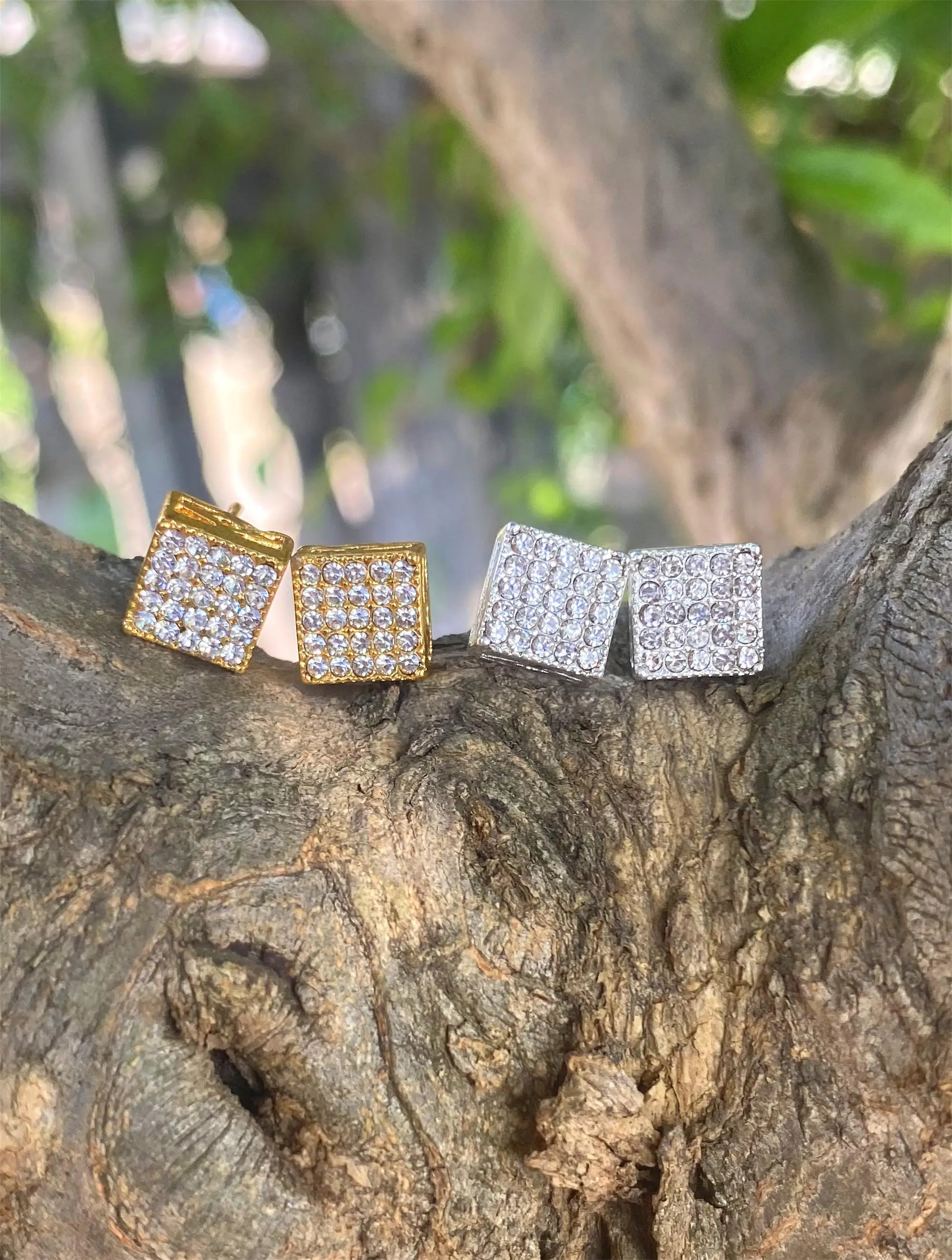 ANGLANG New Trendy Men Women Square Ear Piercing Stud Earrings Luxury Inlaid Cubic Zirconia Gold Silver Color Hip Hop Jewelry
ANGLANG New Trendy Men Women Square Ear Piercing Stud Earrings Luxury Inlaid Cubic Zirconia Gold Silver Color Hip Hop Jewelry