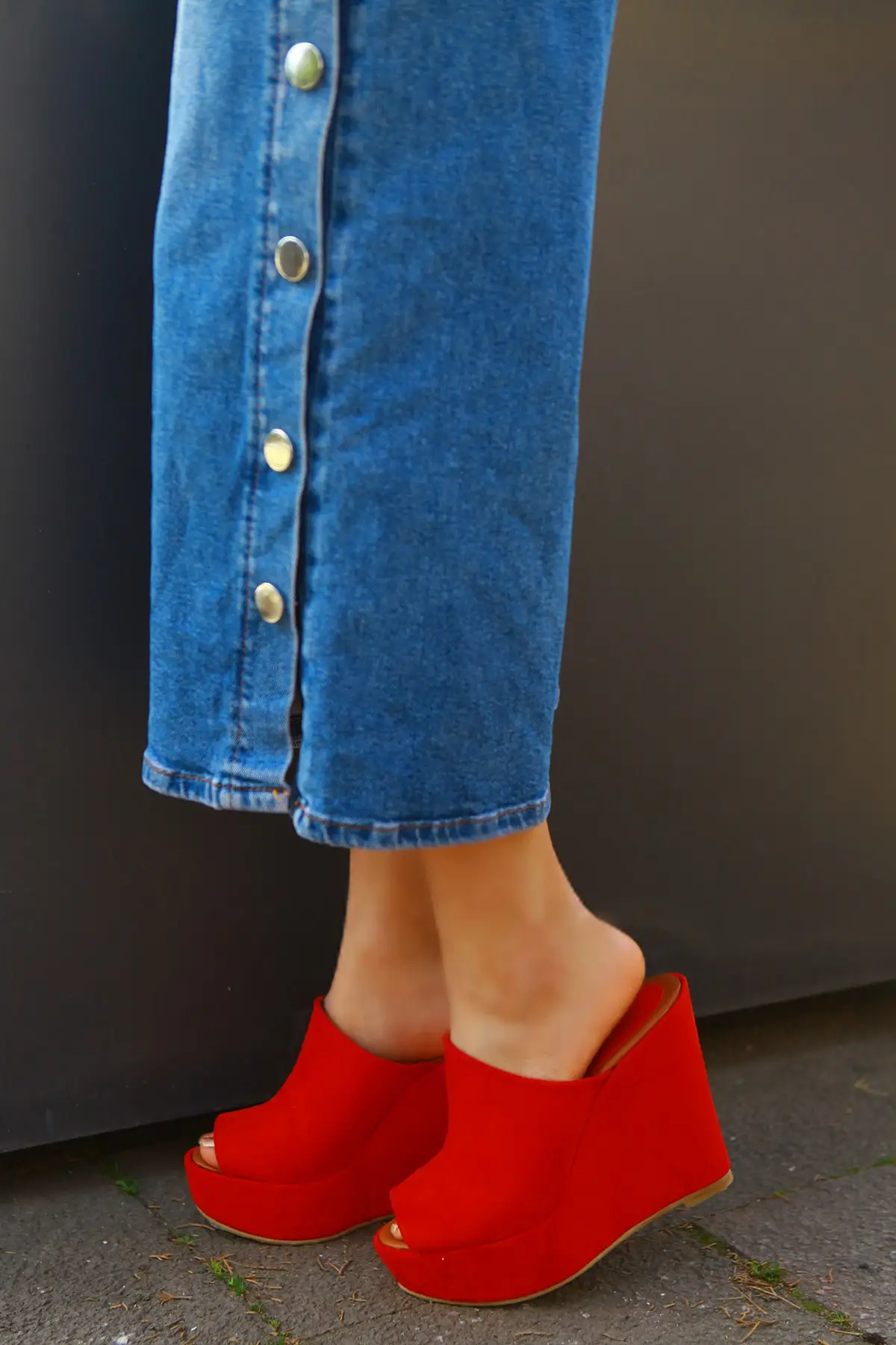 Red Women 'S Wedges Slippers 
Red Women 'S Wedges Slippers