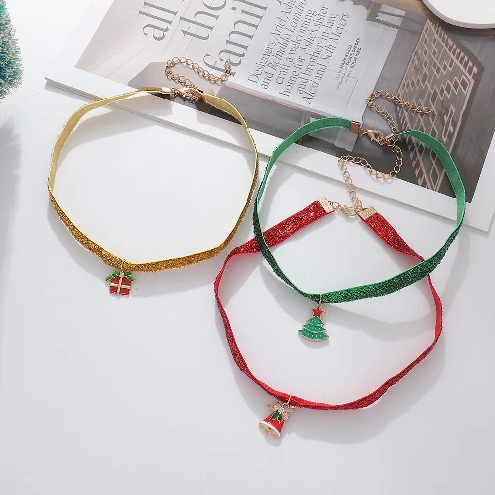 European and American Women's New Leather Christmas Tree Bell Gift Pendant Necklace
European and American Women's New Leather Christmas Tree Bell Gift Pendant Necklace
