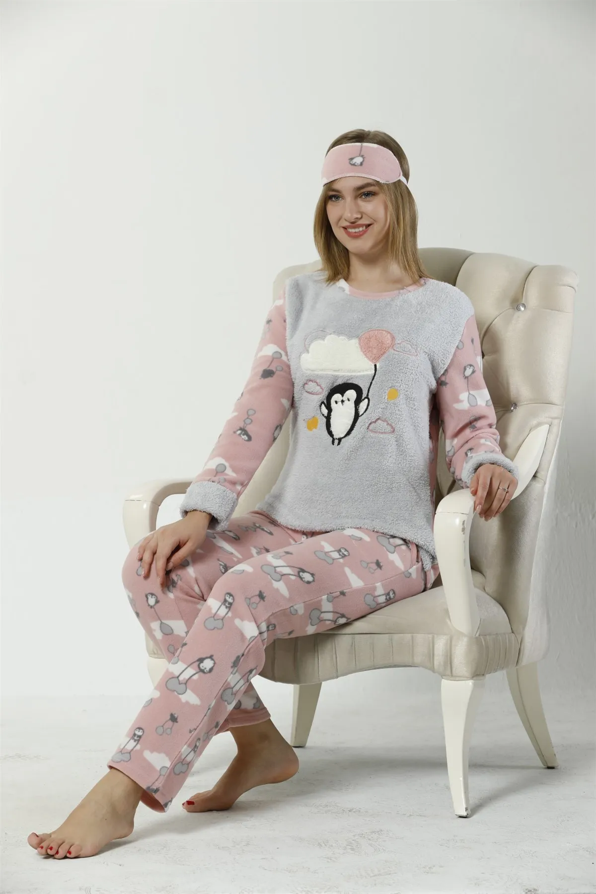 Fashion Cartoon Women Penguin Pattern Salmon Gray Fleece Pajamas set 8054
Fashion Cartoon Women Penguin Pattern Salmon Gray Fleece Pajamas set 8054