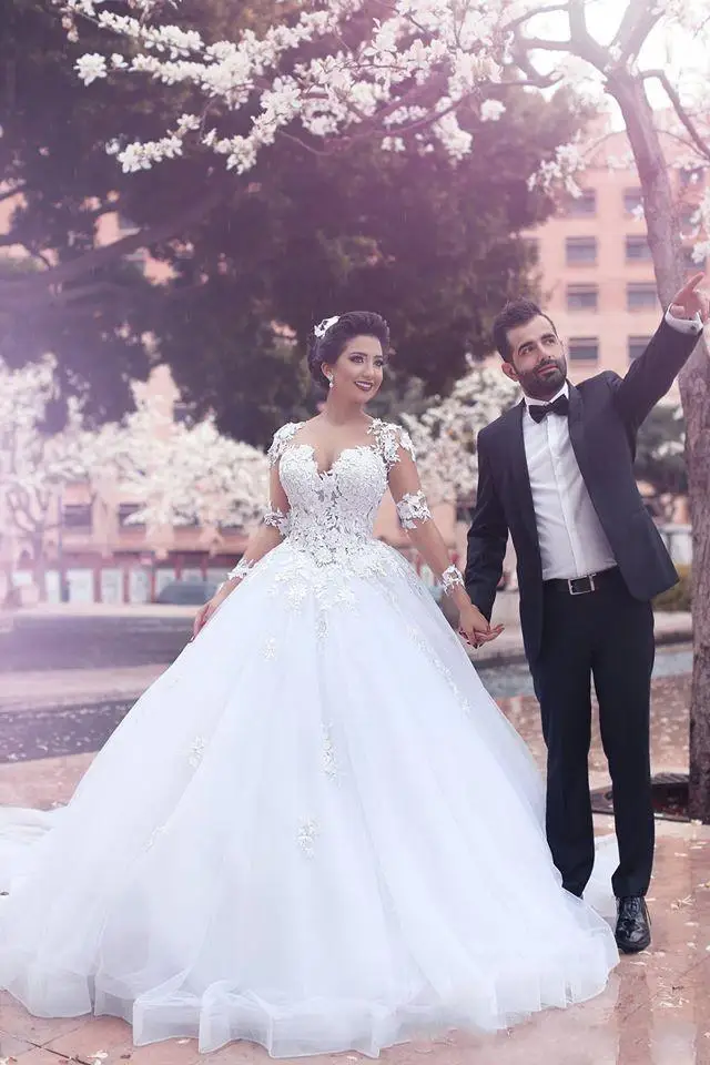 Gorgeous Middle East Arabic Ball Gown Tulle Lace Appliques Illusion Long Sleeves Bridal Gown 2020 vestido de noiva Wedding Dress
Gorgeous Middle East Arabic Ball Gown Tulle Lace Appliques Illusion Long Sleeves Bridal Gown 2020 vestido de noiva Wedding Dress