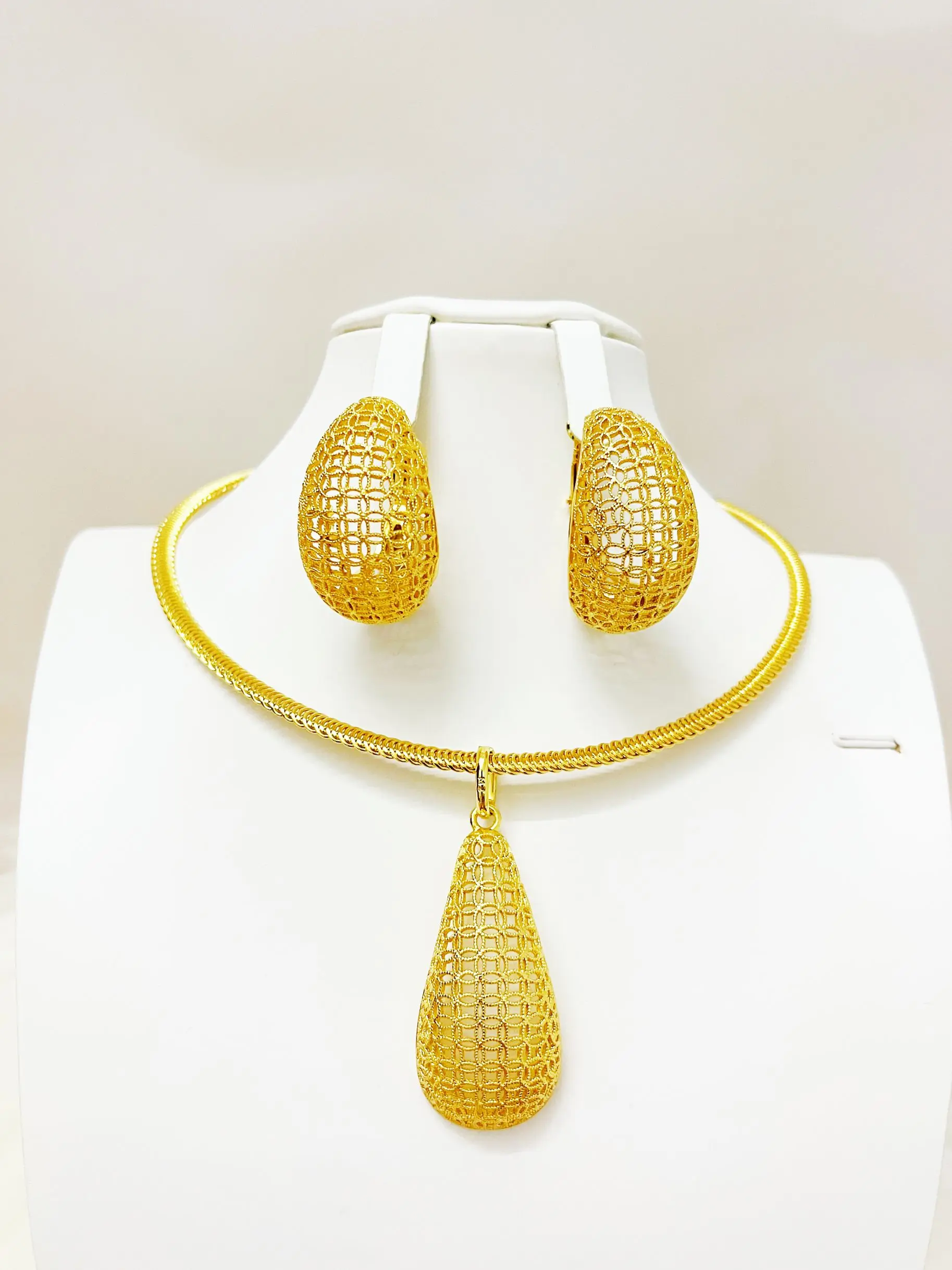Dubai Jewelry Set Women Wear Party Wedding Anniversary Fashionable Gold Plating Luxurious And Elegant
Dubai Jewelry Set Women Wear Party Wedding Anniversary Fashionable Gold Plating Luxurious And Elegant