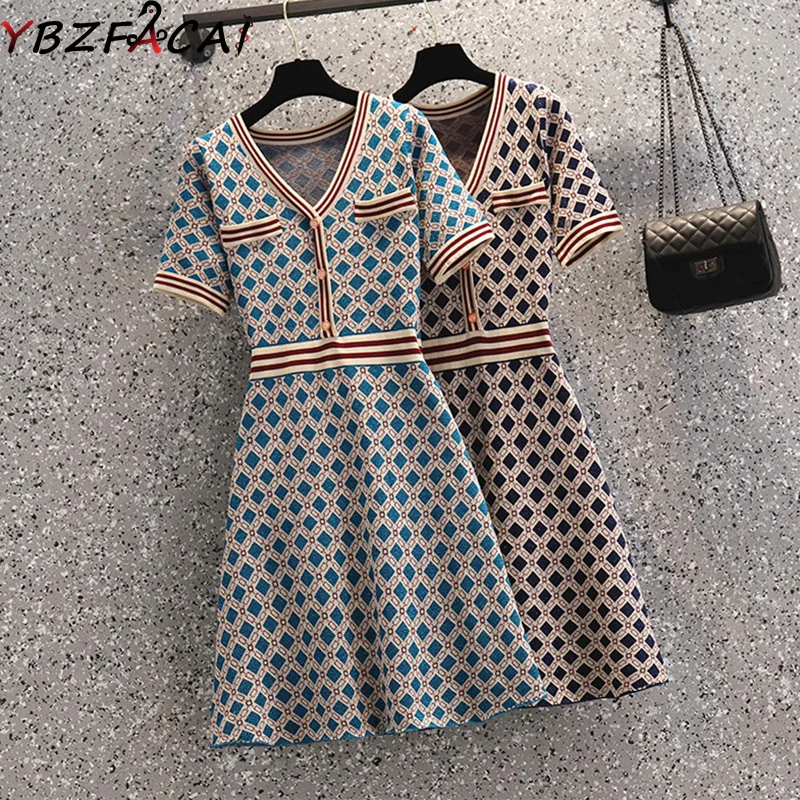 Women's 2022 Summer French Waist-Length V-Neck Dress Fashion Check Bright Silk Short Sleeve Knit Dress Casual Loose Midi Dress
Women's 2022 Summer French Waist-Length V-Neck Dress Fashion Check Bright Silk Short Sleeve Knit Dress Casual Loose Midi Dress