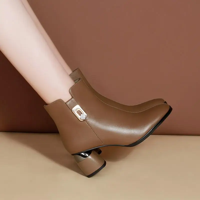 2021 Women's Shoes Fashion British High-heeled Short Boots Thick Heel Pointed Personality Plus Velvet Fashion Martin Boots
2021 Women's Shoes Fashion British High-heeled Short Boots Thick Heel Pointed Personality Plus Velvet Fashion Martin Boots