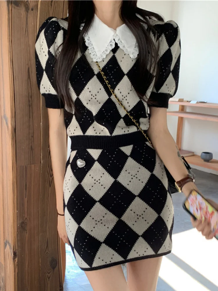 Two Piece Set New Plaid Knitted Women Short Sleeve Crop Top Bodycon Mini Skirt Suits Sexy Sweet Suit 2022 Spring Summer
Two Piece Set New Plaid Knitted Women Short Sleeve Crop Top Bodycon Mini Skirt Suits Sexy Sweet Suit 2022 Spring Summer