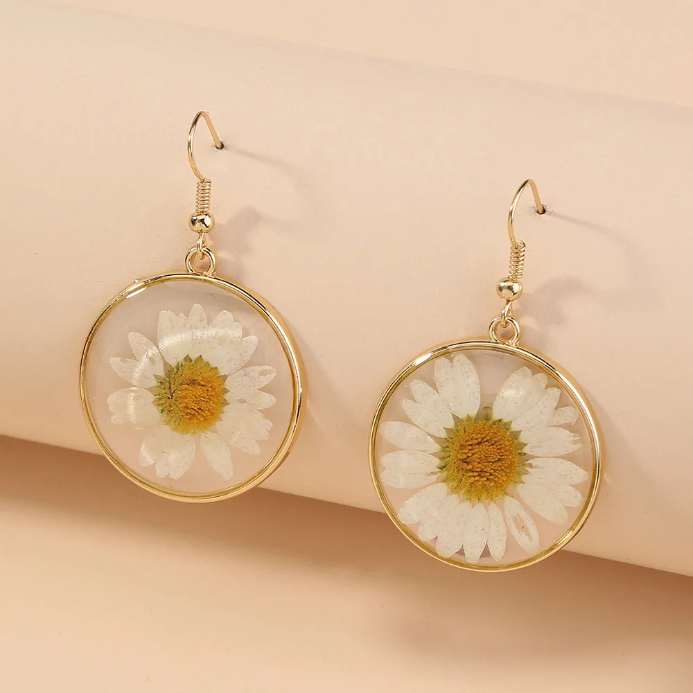 White Natural Chrysanthemum Clear Resin Earrings New Women's Temperament Romantic Pierced Eardrop Birthday Gift Party Jewelry
White Natural Chrysanthemum Clear Resin Earrings New Women's Temperament Romantic Pierced Eardrop Birthday Gift Party Jewelry