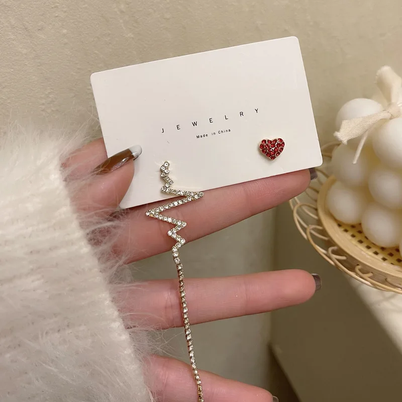 Длинные темпераментные Асимметричные дизайнерские серьги с фианитами, милые серьги в форме сердца, ювелирные изделия в стиле бохо для женщ...
Длинные темпераментные Асимметричные дизайнерские серьги с фианитами, милые серьги в форме сердца, ювелирные изделия в стиле бохо для женщ...