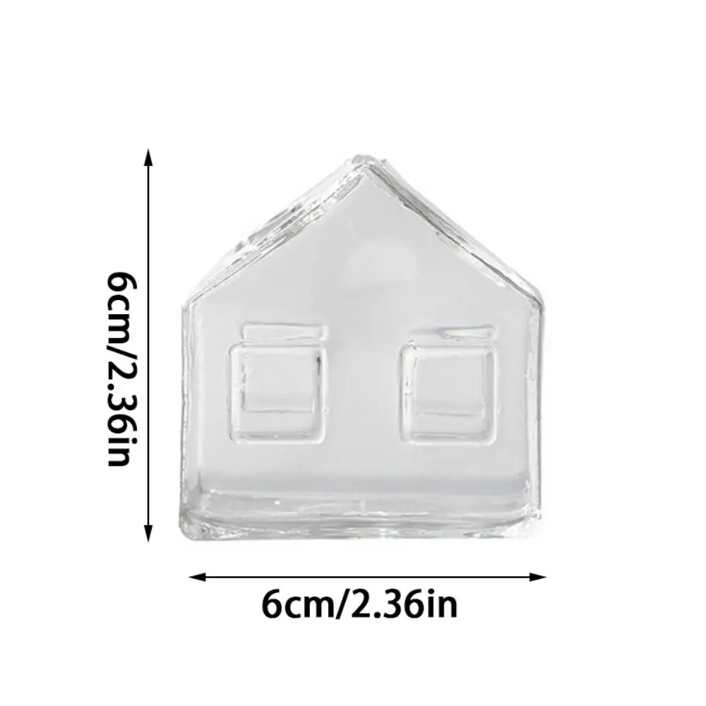 Прозрачная стеклянная ваза
Прозрачная стеклянная ваза